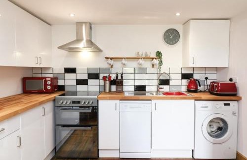 Paignton House | Wisteria Cottage