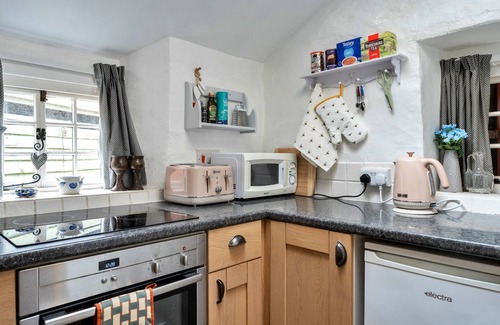 Dolton Cottage | Wisteria Way