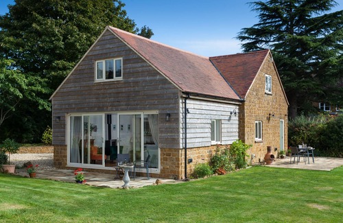 Sibford Gower Cottage | With cosy home comforts in every corner, The Sunset Retreat is the perfect romantic retreat