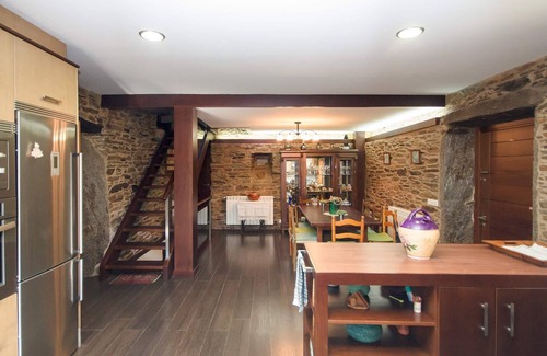 Sar House | With pool and private estate