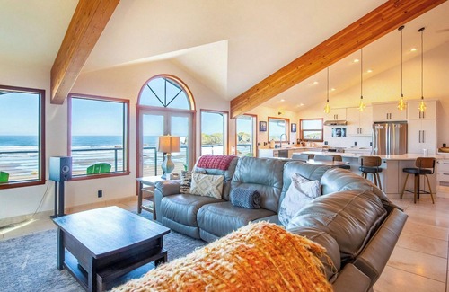 Bandon House | Wizard Hat Beach House: Awesome beach front vacation home with magical views