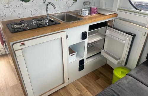 Bad Saarow Boat Rental | WOHLFÜHLBOOT Hausboot - Festlieger im Hafen Bad Saarow - WC an Bord, Dusche an Land