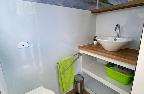 Bad Saarow Cabin | Wohlfühlboot Jaschi in Bad Saarow - Wohlfühlboot Hausbooturlaub