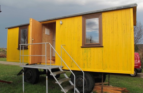 Buchberg Cabin | Wohnwagen 2 - Raum Rechts - Wohnwagen im Wangeliner Garten mit Sommerküchen - Nutzung