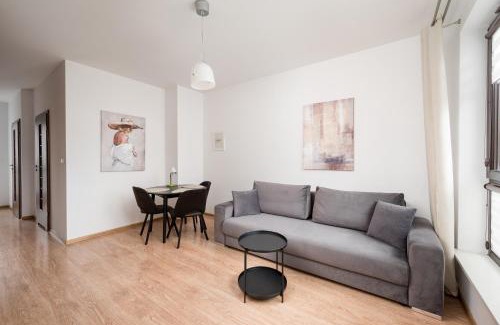 Wola Apartment | Wola Parkside Comfy Studio by BookingHost