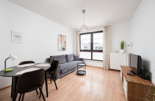 Wola Apartment | Wola Parkside Comfy Studio by BookingHost