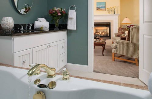 West Poland Bed & Breakfast | Wolf Cove Inn