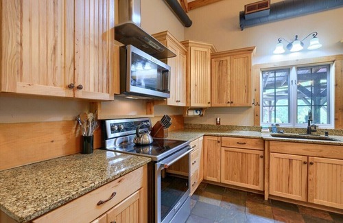 Logan Cabin | Wolf Den | Indoor Pool