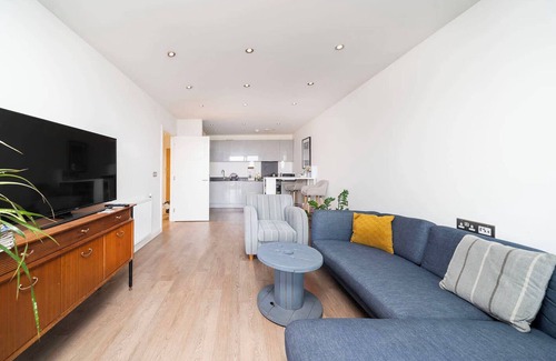 Thames Apartment | Wonderful 1BR Flat with Amazing Balcony Views