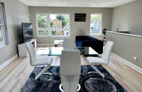 Austin Apartment | Wonderful and cozy Chicago Top unit Apartment