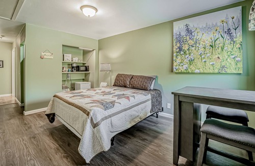 Orick Apartment | Wonderful getaway near the beach & hiking with kitchenette - wildlife sightings