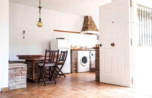 Zahora House | Wonderful holiday home with a big garden near the beach