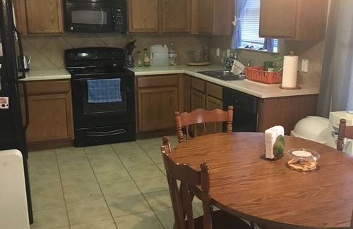 Cibolo House | Wonderful home (4 bdr, 3 bth) cozy!