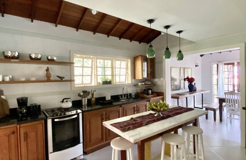 Joao Fernandes Villa | Wonderful House with 7 Suites 400 meters from Joao Fernandes Beach