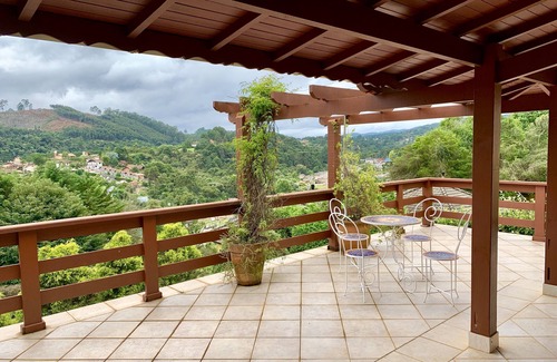Monte Verde House | Wonderful House 600m from the Center: Jacuzzi, Sauna, Gourmet Space and Leisure Area
