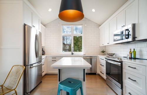 Market House | Wonderful Kirkland Guest House near the beach!