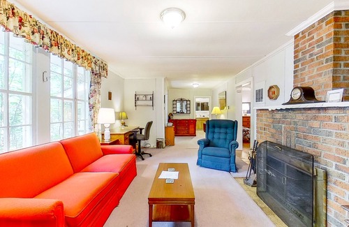Hazelhurst House | Wonderful lakefront home with WiFi, private washer and dryer, fireplace, decks