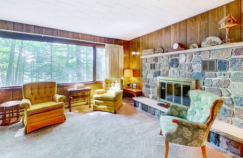 Hazelhurst House | Wonderful lakefront home with WiFi, private washer and dryer, fireplace, decks