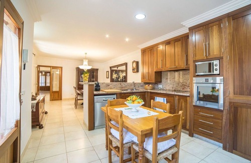 Mancor de la Vall House | Wonderful private villa for 8 people with hot tub, A/C, WIFI, TV and patio