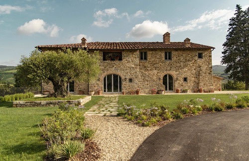 Radda in Chianti Villa | Wonderful private villa with WIFI, A/C, private pool and parking, close to Greve In Chianti