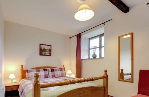 Cilmeri House | Wonderful private villa for 4 guests with TV, patio and parking