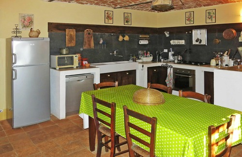 Capriglio House | Wonderful private villa for 10 guests with WIFI, private pool, TV, terrace and pets allowed