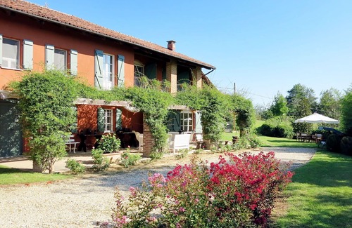 Capriglio House | Wonderful private villa for 10 guests with WIFI, private pool, TV, terrace and pets allowed