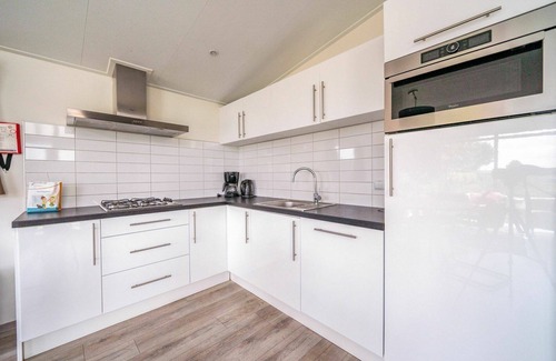 Dordtse Biesbosch House | Wonderful private villa for 4 guests with WIFI, pool, TV, terrace and parking