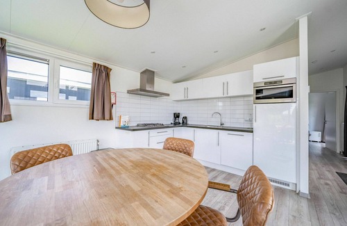Dordtse Biesbosch House | Wonderful private villa for 4 guests with WIFI, pool, TV, terrace and parking