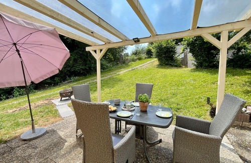 Wilhelmsdorf House | Wonderful private villa for 4 guests with WIFI, TV, terrace, pets allowed and panoramic view