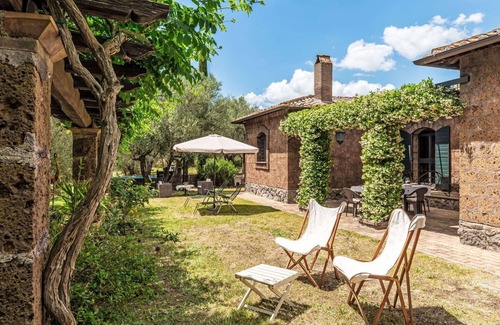Vetralla Villa | Wonderful private villa with private pool, WIFI, TV, patio, pets allowed and panoramic view