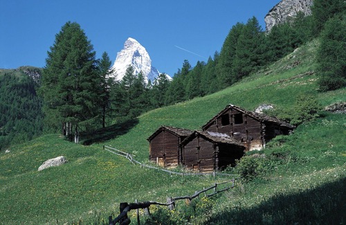 Zermatt House | Wonderful private villa for 8 guests with WIFI, pool, TV and terrace