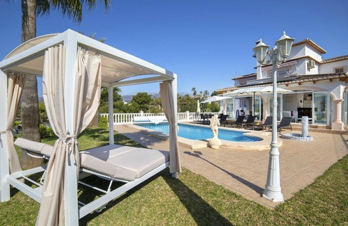 La Empedrola Villa | Wonderful private villa for 8 guests with WIFI, A/C, private pool, TV and terrace
