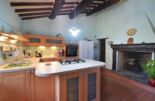 Paciano Villa | Wonderful private villa for 8 people with private pool, hot tub, WIFI, TV, balcony and pets allo.