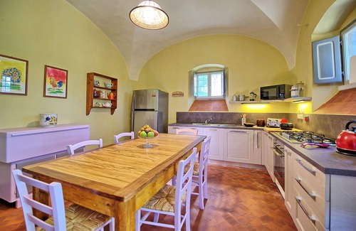 Le Piazze Villa | Wonderful private villa with WIFI, private pool, A/C, TV, panoramic view, parking, close to Arezzo