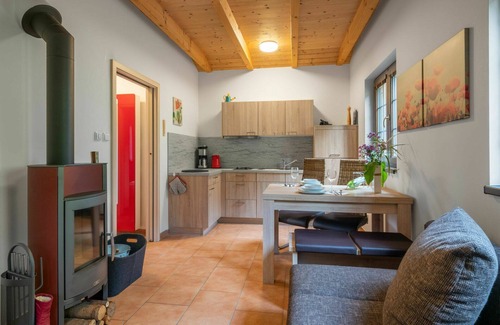 Becov nad Teplou House | Wonderful private villa for 4 people with WIFI, TV, patio and parking