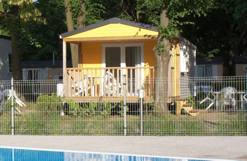 Dolni Pocernice House | Wonderful private villa for 4 people with pool, WIFI, terrace, pets allowed and parking