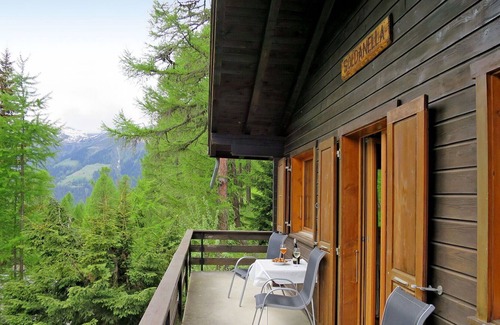 Bellwald House | Wonderful private villa for 6 guests with TV, balcony and parking