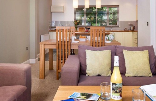 Carnon Downs House | Wonderful private villa for 4 people with pool, WIFI, TV, pets allowed and parking