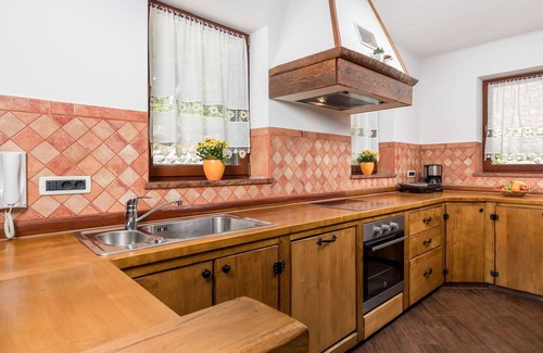 Viskovo House | Wonderful private villa for 12 guests with private pool, WIFI, A/C, TV and patio