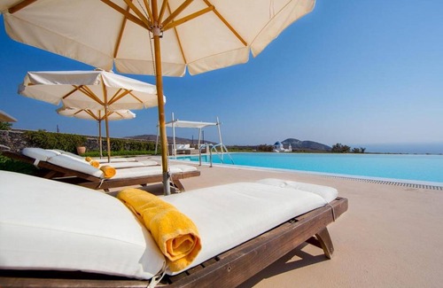 Akrotiri Villa | Wonderful Santorini Villa | 5 En-Suite Bedrooms | Villa Elysium | Heated Pool &.