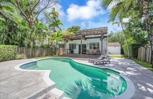 The Roads House | Wonderful Tropical Pool House Miami South Brickell