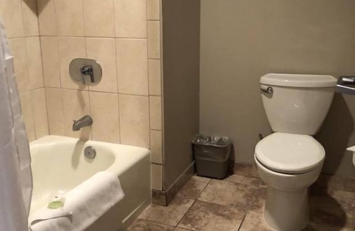 Killeen Hotel | Wonderful Vacation Stay! 1 Cozy Unit and Pool.