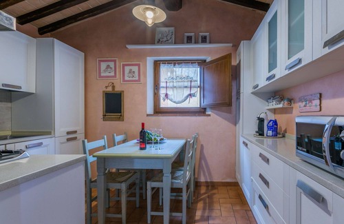 Monteroni d'Arbia House | Wonderful villa for 4 people with WIFI, A/C, pool, TV, patio, pets allowed and panoramic view