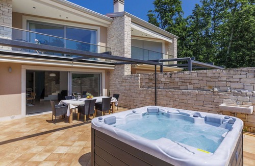 Pelegrin House | Wonderful villa for 6 guests with private pool, A/C, WIFI, TV, terrace, pets allowed and parking