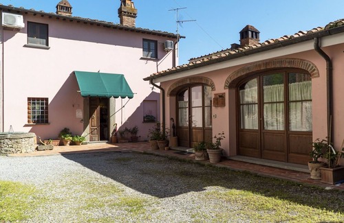 Petrognano House | Wonderful villa for 6 people with A/C, WIFI and TV, close to Lucca
