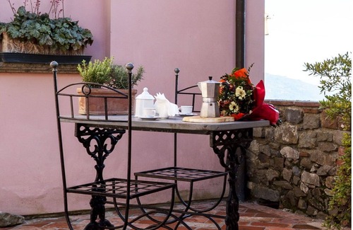 Petrognano House | Wonderful villa for 6 people with A/C, WIFI and TV, close to Lucca