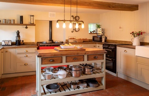 Thrapston House | Wonderful villa for 8 people with WIFI, TV, terrace, pets allowed and parking