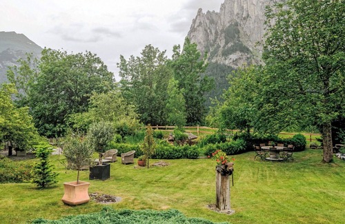 Innertkirchen Villa | Wonderful villa for 2 guests with WIFI, TV, patio, panoramic view and parking