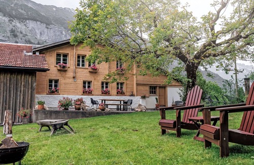 Innertkirchen Villa | Wonderful villa for 2 guests with WIFI, TV, patio, panoramic view and parking